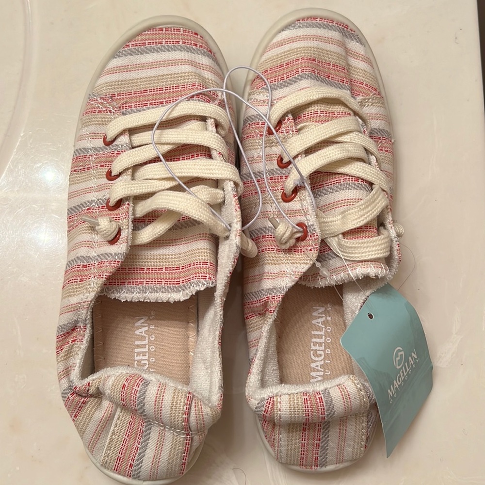 🆕 Magellan Outdoors Scrunch-Back Sneakers (NWT) - Picture 2 of 5